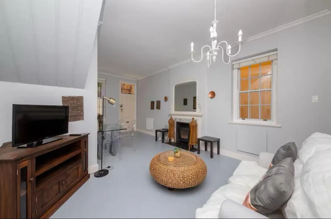 Vintage Alcove In Green Point, Cape Town Sleeps 4