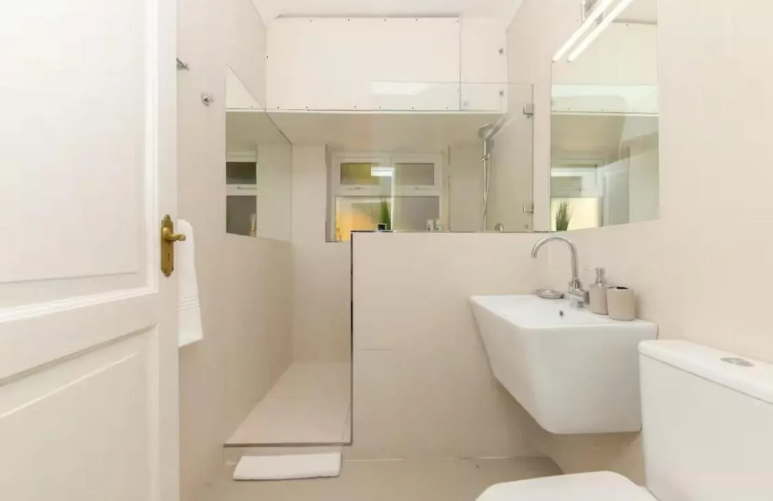 Vintage Alcove In Green Point, Cape Town Sleeps 4 0*,  South Africa
