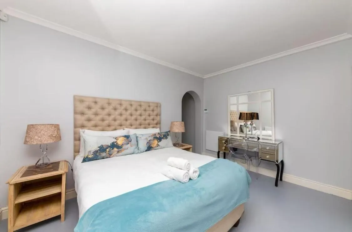 Vintage Alcove In Green Point, Cape Town Sleeps 4 Apartment