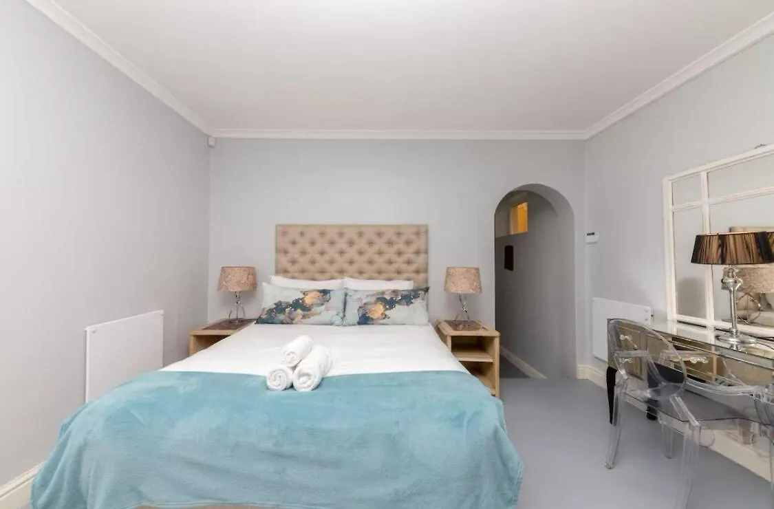 Vintage Alcove In Green Point, Cape Town Sleeps 4