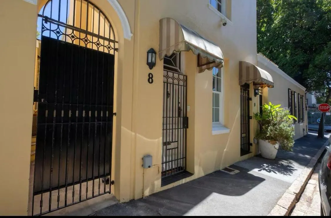 Apartment Vintage Alcove In Green Point, Cape Town Sleeps 4