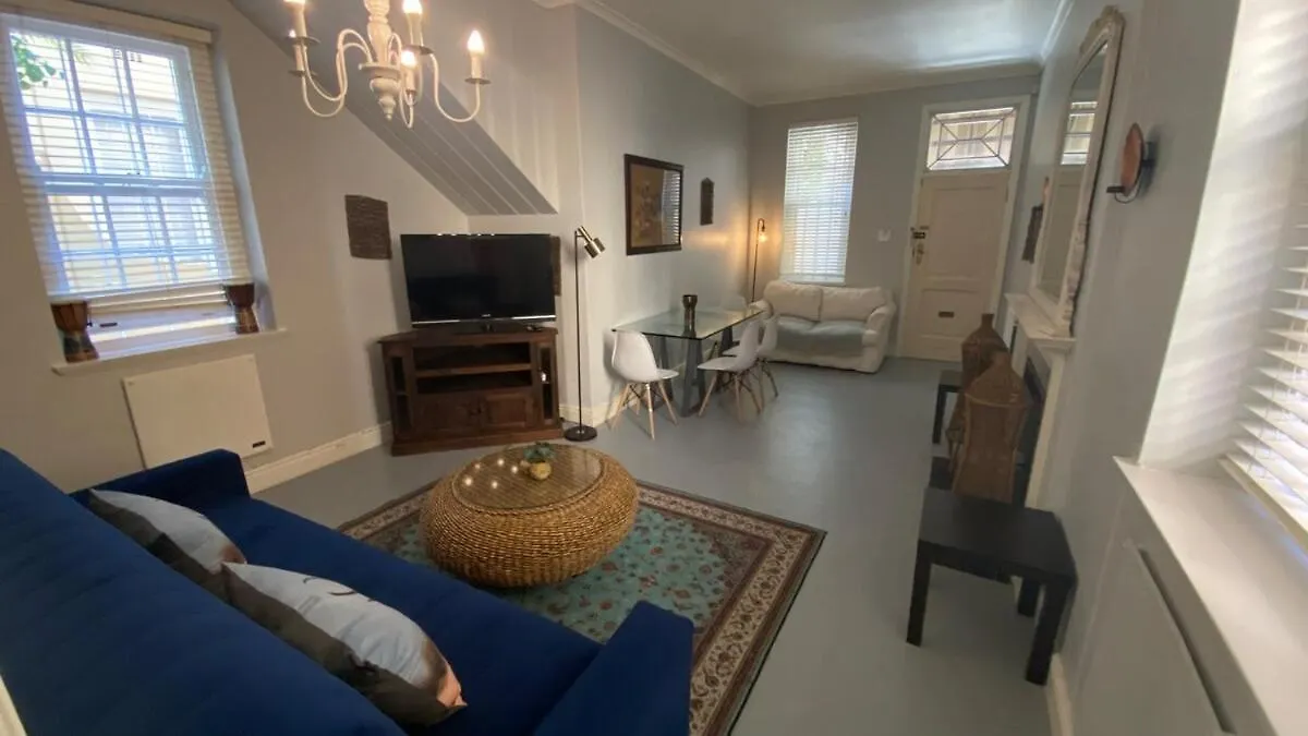 Vintage Alcove In Green Point, Cape Town Sleeps 4 Apartment