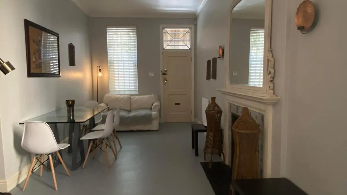 Vintage Alcove In Green Point, Cape Town Sleeps 4