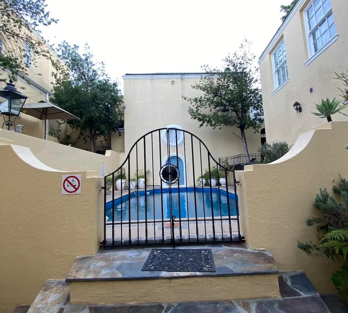 Vintage Alcove In Green Point, Cape Town Sleeps 4 Apartment