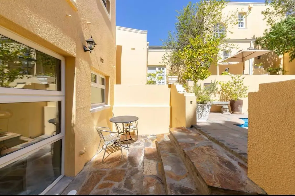 Apartment Vintage Alcove In Green Point, Cape Town Sleeps 4