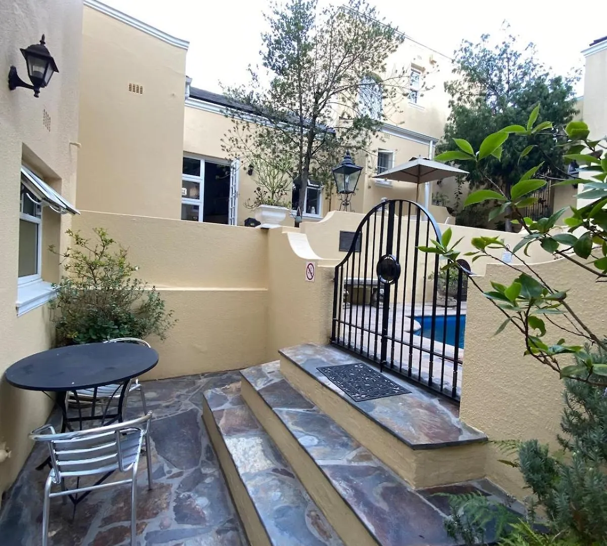 Apartment Vintage Alcove In Green Point, Cape Town Sleeps 4